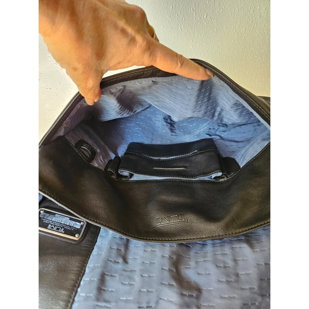 Tumi‎ Leather Cross Bag Messenger Laptop Bag in Black